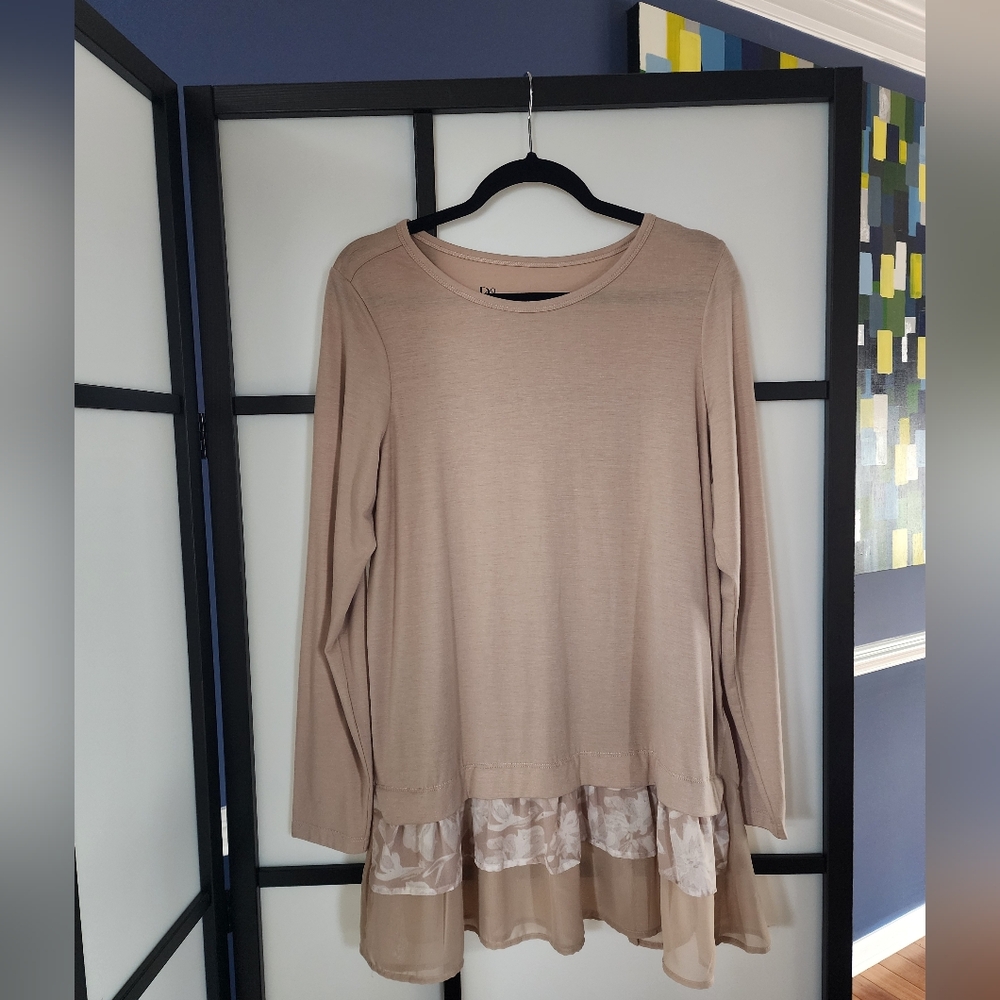 Diane Gilman DG2, Flirty Beige Long Sleeve Women's Top With Ruffled Bottom, New